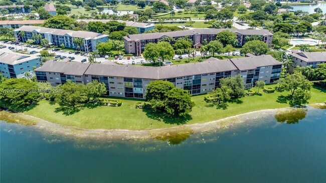 Building Photo - 850 SW 138th Ave