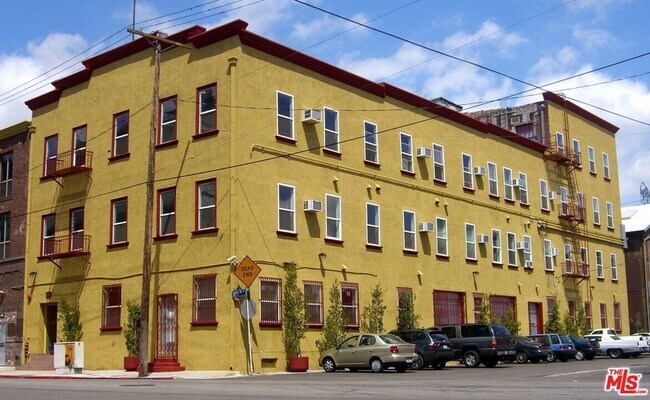 Building Photo - 726 S Santa Fe Ave