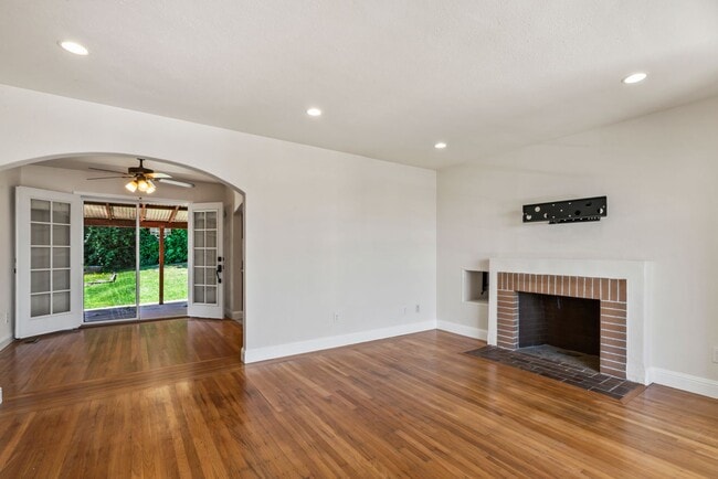 Building Photo - 135 Anza Way