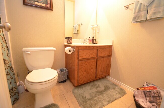Building Photo - Gorgeous 3 bedroom 2 bath home in desired ...