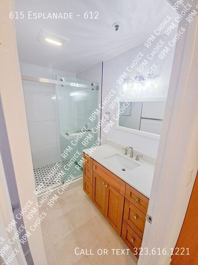 Building Photo - 615 Esplanade-612