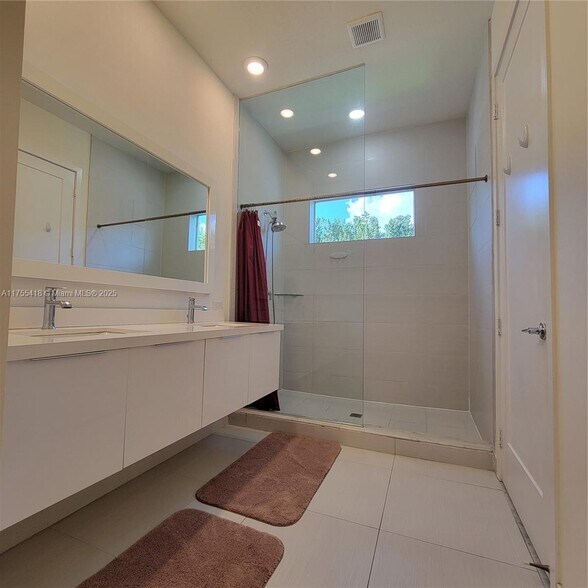 Building Photo - 10440 NW 67th St