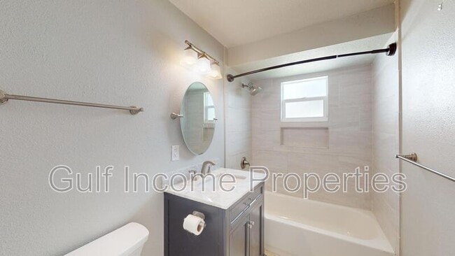 Building Photo - 621 21st St W