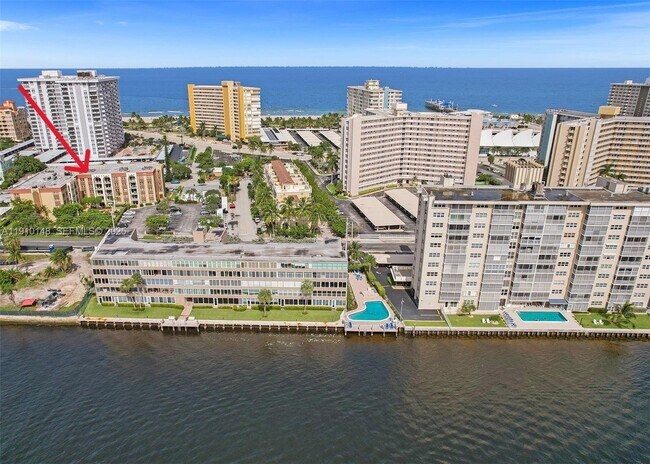 Building Photo - 400 N Riverside Dr