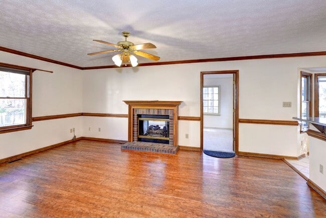 Building Photo - 411 Willards Way