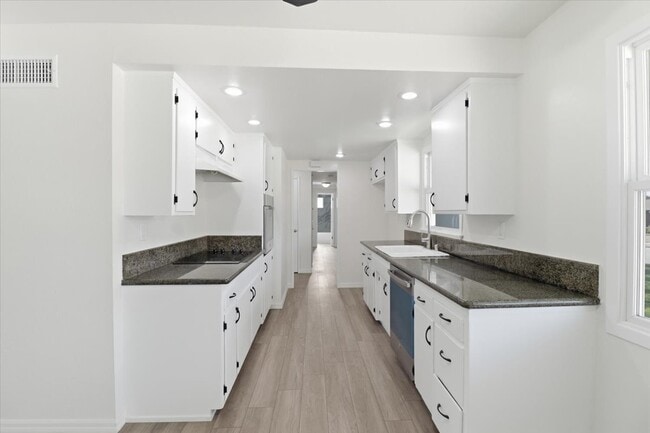 Building Photo - 2986 Calle Quebracho