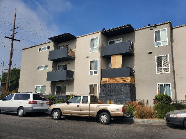 Building Photo - Vanowen Villas