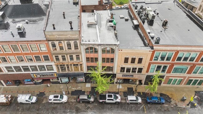 Building Photo - 111 Bank St