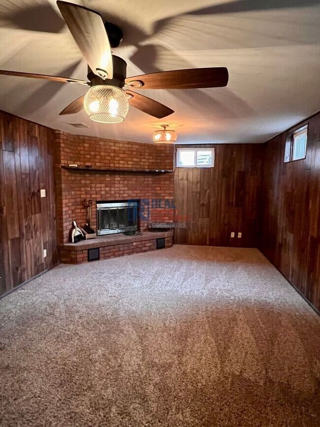 Building Photo - 7041 Beacon Way