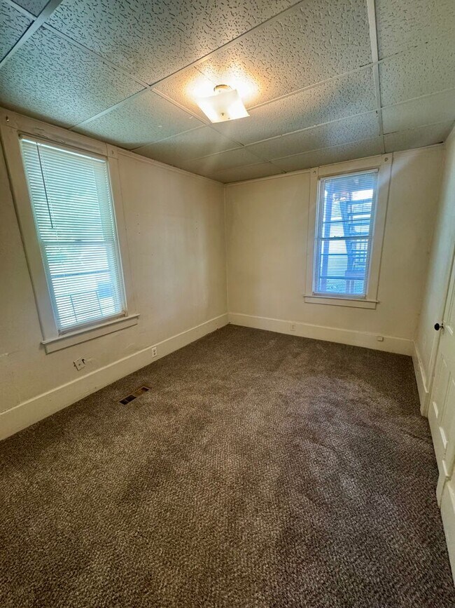 Building Photo - E. Brookside- 126