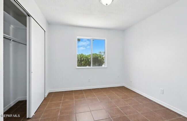 Building Photo - 2900 Roy Pace Dr