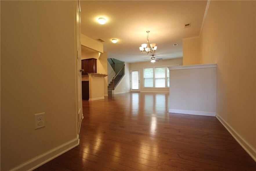 Building Photo - 2132 Greencrest Cir