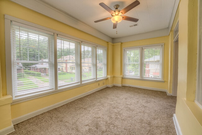 Building Photo - 296 N. Willett