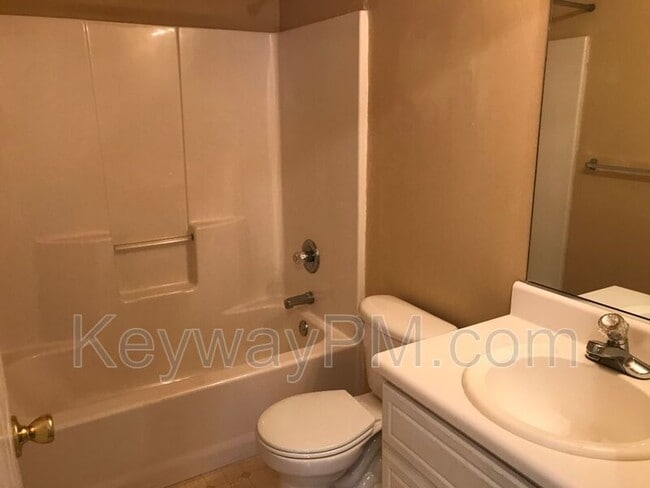 Building Photo - 1017 Caddenwoods Dr