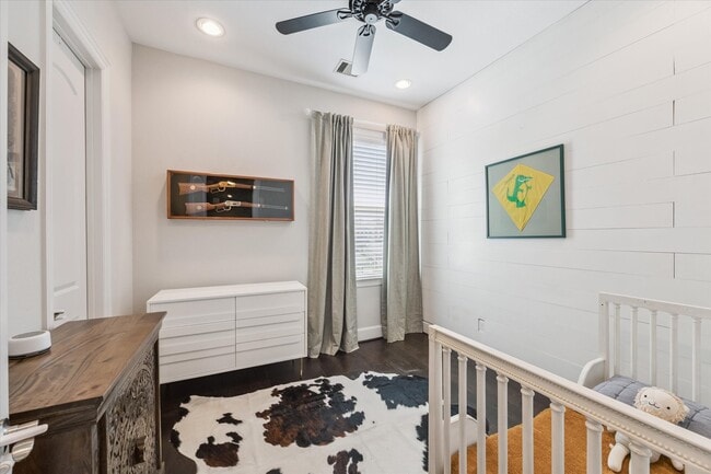 Building Photo - 4415 Marina St