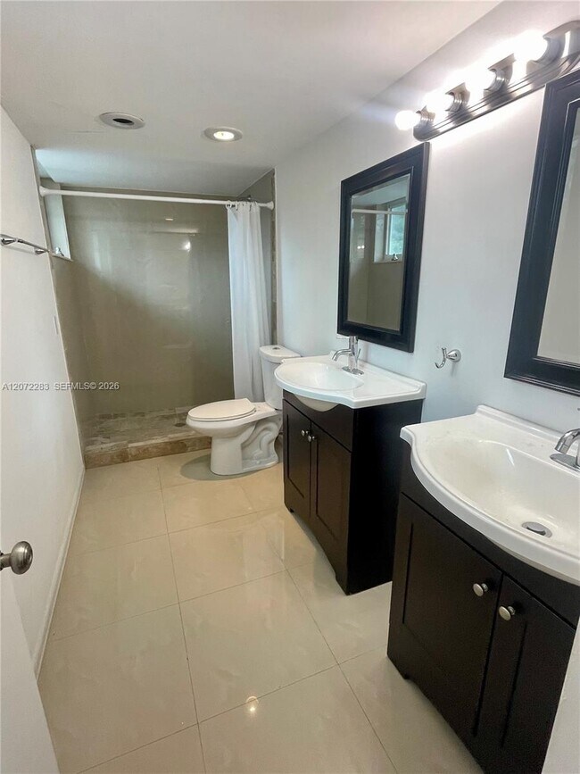 Building Photo - 10642 SW 77th Ave