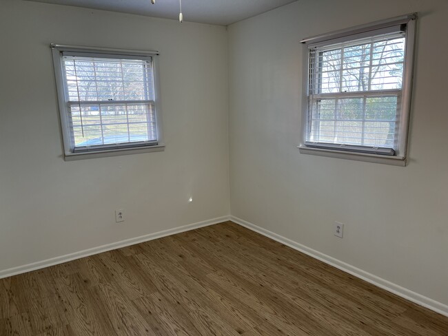 Building Photo - 2320 Tinnell Ct