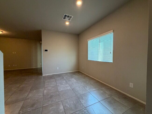 Building Photo - GATED 4 BED 2.5 BATH 2 CAR GARAGE SINGLE FAMILY HOME w/ LOFT, BEDROOM DOWNSTAIRS, NEXT TO COMMUNI...