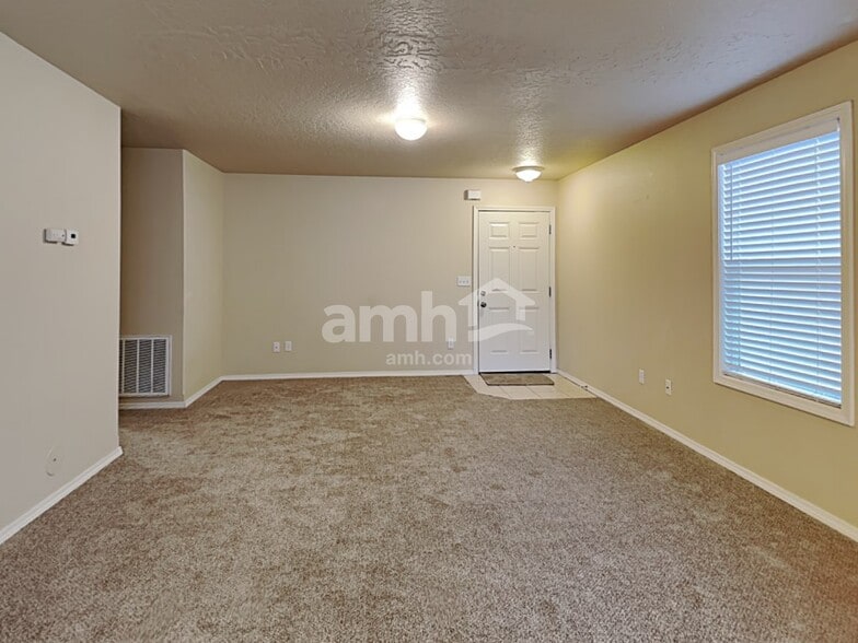 Building Photo - 6360 S White Cliff Ave