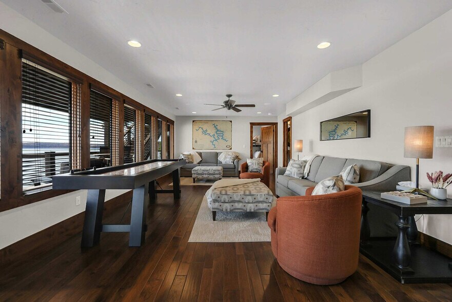 Building Photo - 201 Shady Ozark Ln