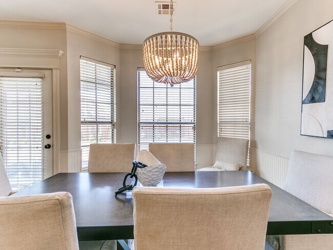 Building Photo - Gorgeous 2 Story Home In Bixby Schools!