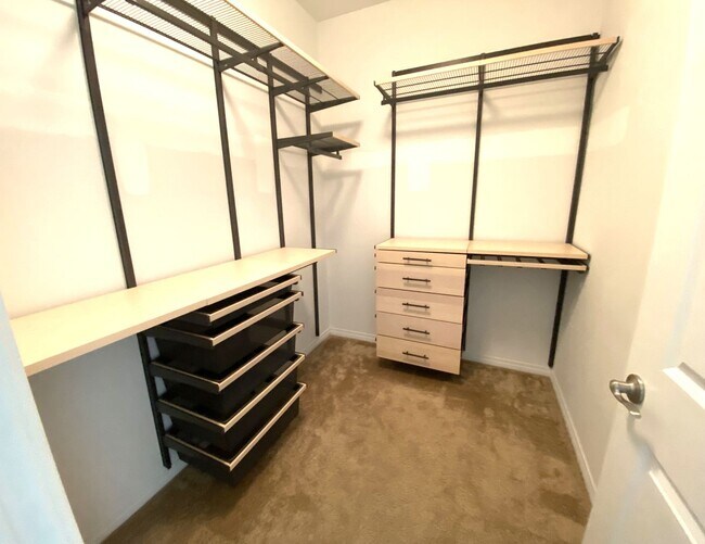 Building Photo - 4 Bdrm Parkside Village Gem -  2 weeks fre...