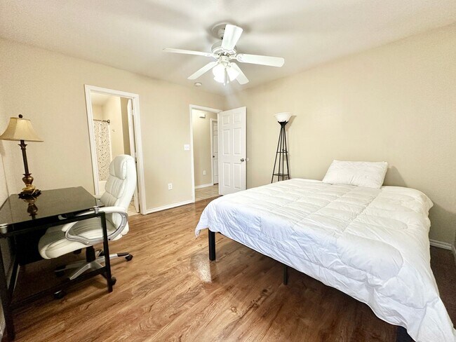 Building Photo - 602 N Bangor Ave