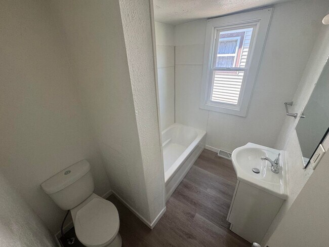 Building Photo - Remodeled 3-Bedroom Home – Move-In Ready - Updated pics coming soon!