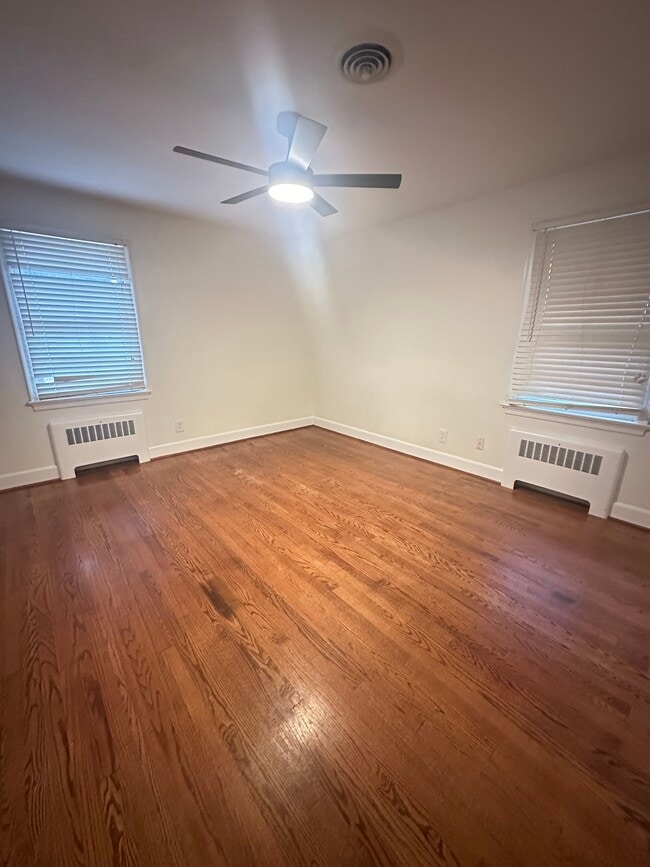 Building Photo - 475 E Bayview Blvd