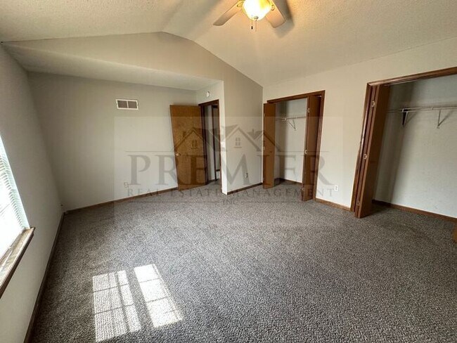 Building Photo - 1039 Dean Dr
