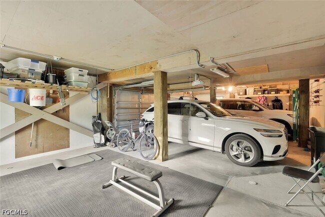 Building Photo - 2130 Sunset Cir