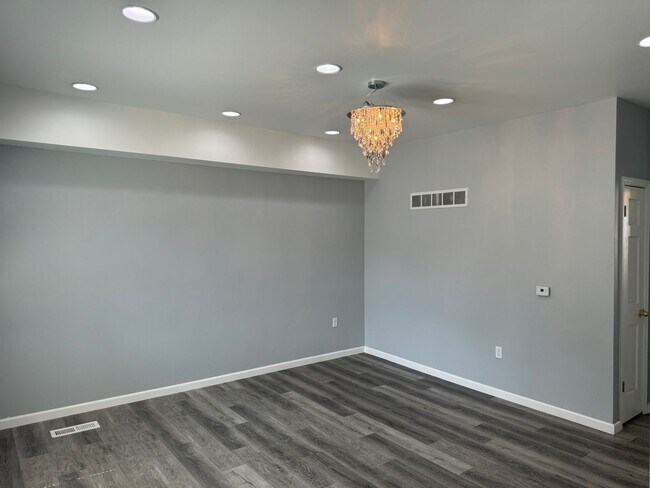 Building Photo - 4 BED, 3 BATH, Fully renovated Single Fami...