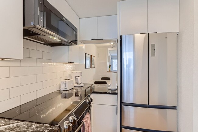 Building Photo - Pearl Street 1BR | Walkable, Remodeled, Covered Parking
