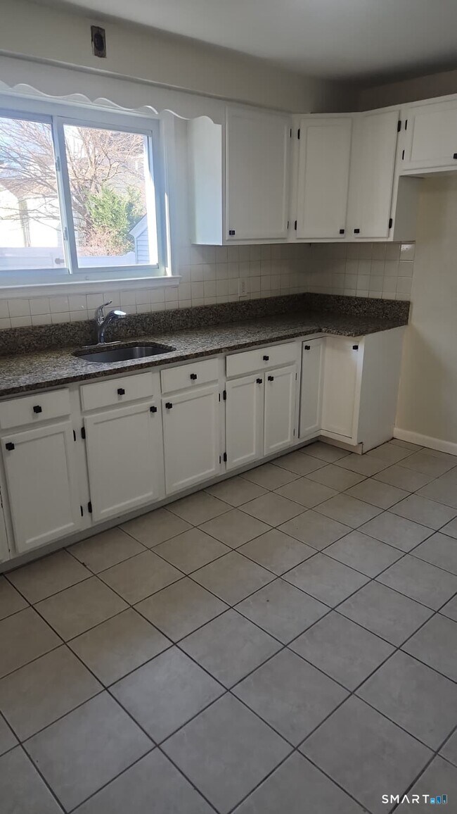 Building Photo - 60 Lincoln Ave