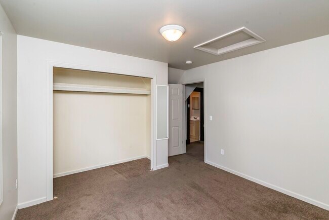 Building Photo - 831 Brookwood Pl