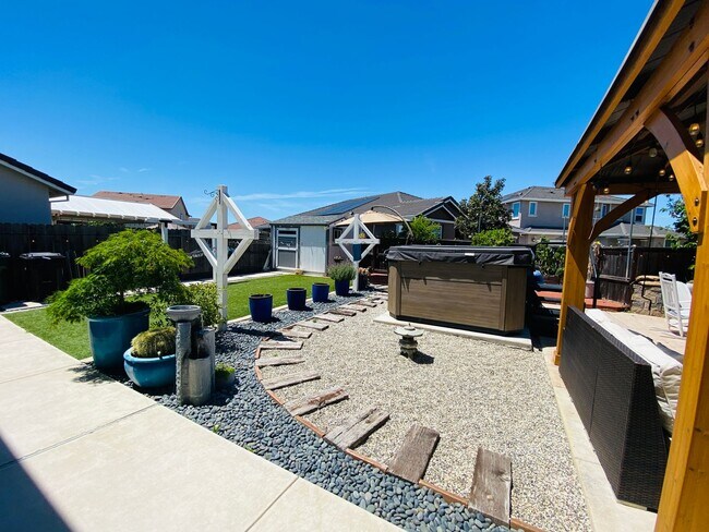 Building Photo - Gorgeous Corner Home