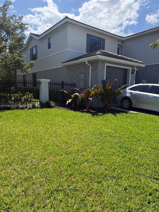 Building Photo - 200 SE 5th Ct