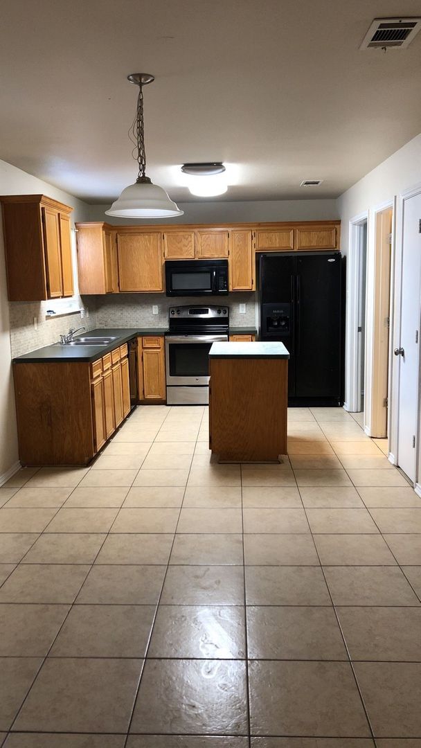 Building Photo - NEW FLOORING - AVAILABLE NOW!