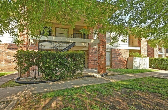 Building Photo - 1705 Crossing Pl