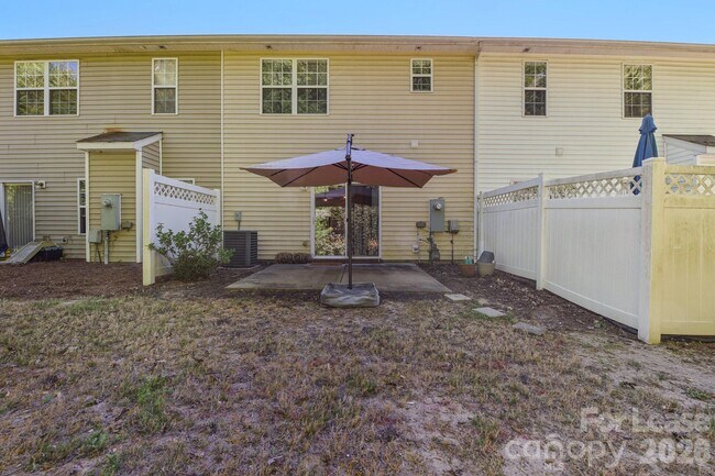 Building Photo - 124 Clydesdale Ct