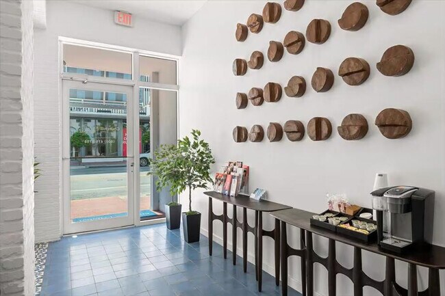 Building Photo - 1701 Alton Rd