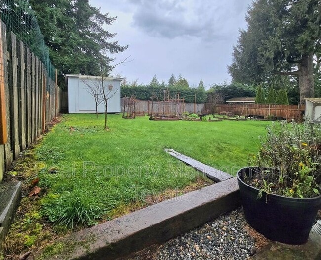 Building Photo - 2475 Yew Street Rd