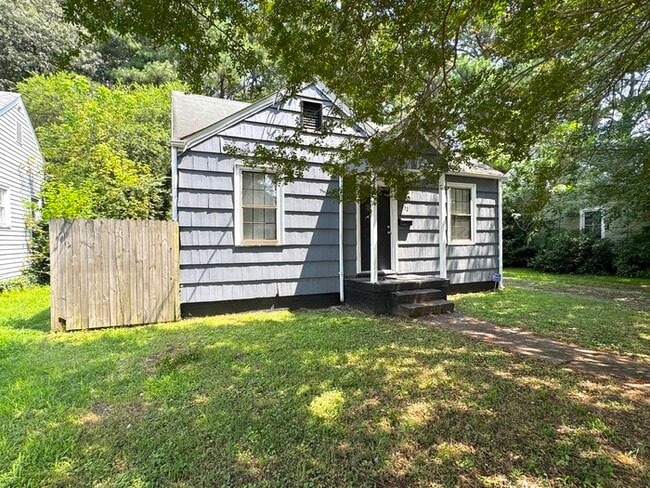 Building Photo - Charming Two-Bedroom Single Family Home with Detached Garage