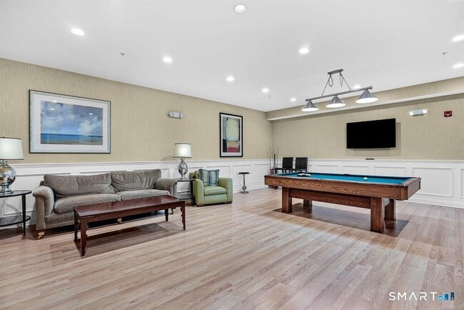 Building Photo - 142 East Ave