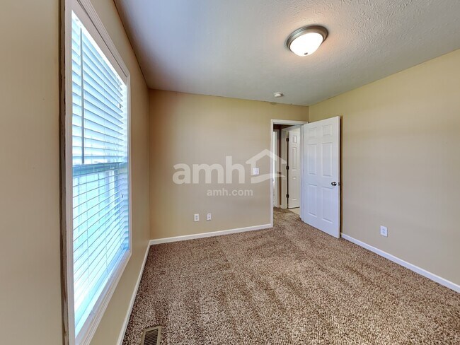 Building Photo - 115 Crenshaw Dr