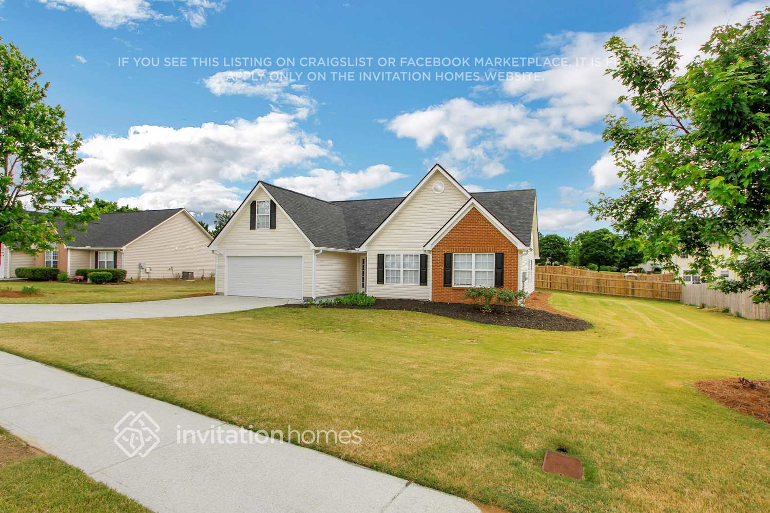 Building Photo - 4035 Hollow Springs Tr SE