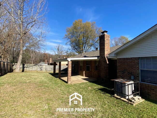 Building Photo - 3999 Hanna Dr