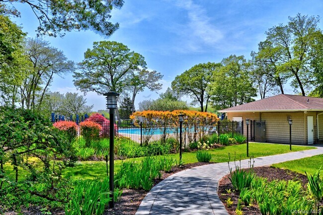 Building Photo - 44 Fox Hill Dr