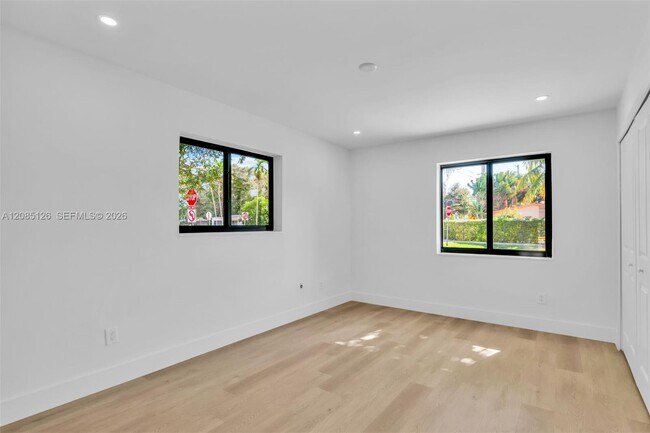 Building Photo - 1597 NE 143rd St