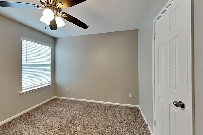 Building Photo - 18027 Hillock Glen Ln
